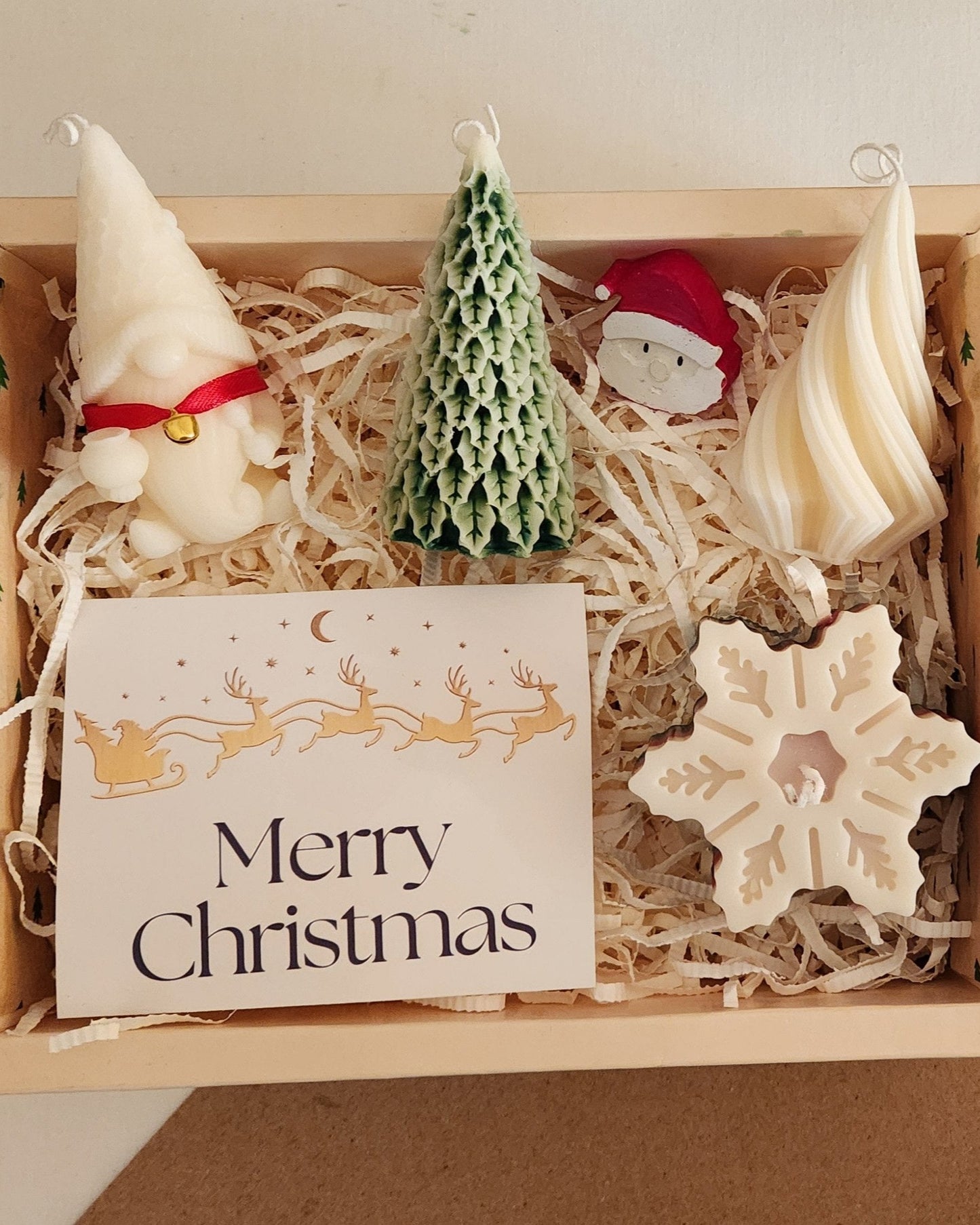 Christmas candles set of 4 in a giftbox with a merry Christmas card